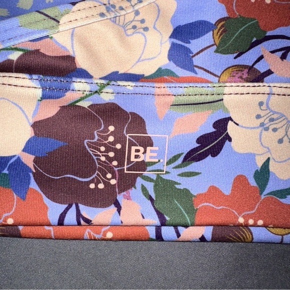 Be. Active Bra Womens Medium Lilac Floral Sport Workout Athletic Gym Casual - Picture 7 of 8